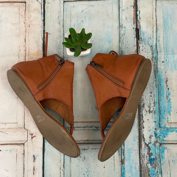 Bamboo zip and lace up sandals - Picture 2 of 6